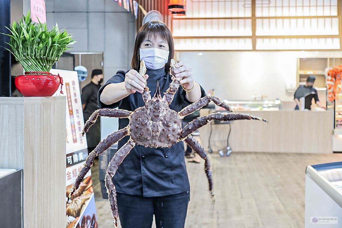【新開店】對身分證送帝王蟹、龍蝦！600坪水產市場超好買，現吃九宮格生魚片