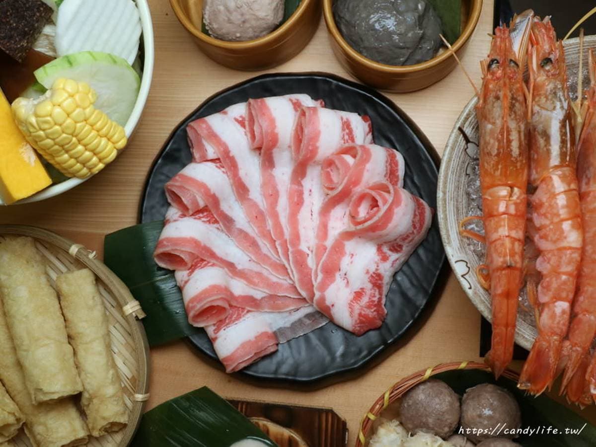 想吃先訂位！台中復古鍋物必點香濃「蒜頭蛤蜊雞」，棒球貢丸一咬就噴汁