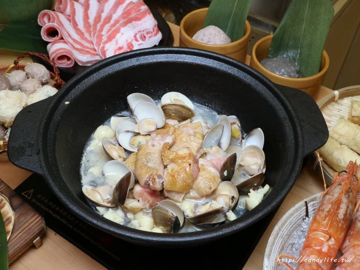 想吃先訂位！台中復古鍋物必點香濃「蒜頭蛤蜊雞」，棒球貢丸一咬就噴汁