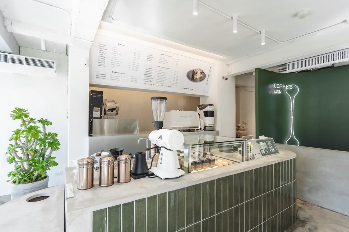 台北最好喝西西里在這！「COFFEE LAW」東區概念店新開幕，絕美綠山丘搶拍