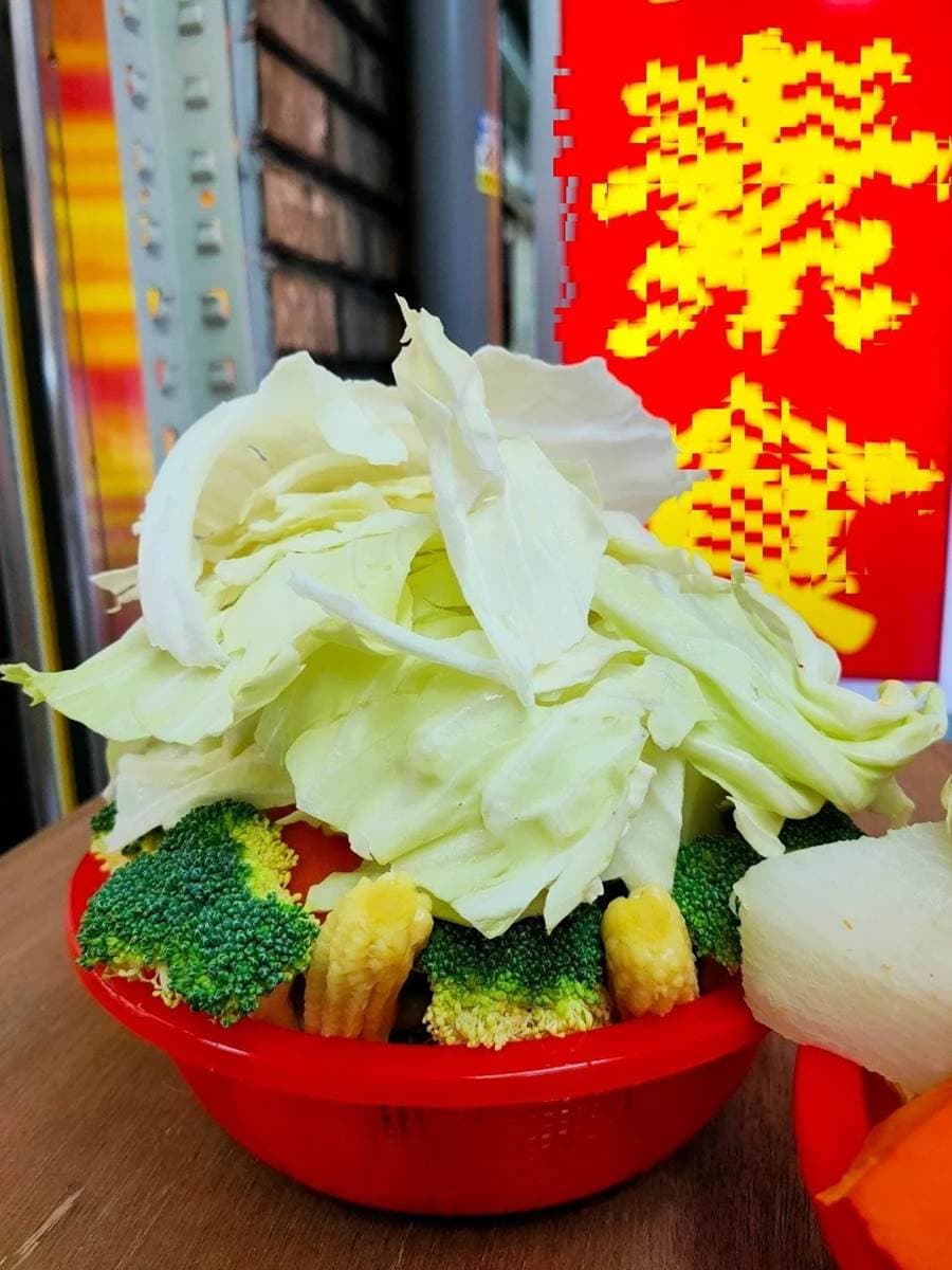 老闆超佛心！桃園「祕製紅茶滷味」蔬菜夾到飽只要60元，必加自製榨菜更唰嘴