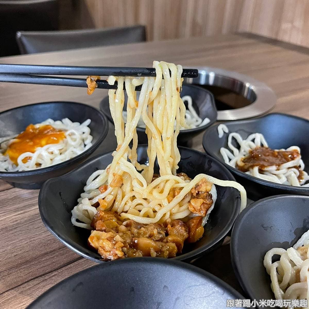 全台唯一「水餃吃到飽」在新竹,13種口味+18種醬料乾拌麵只要189元 全台唯一「水餃吃到飽」在新竹,13種口味+18種醬料乾拌麵只要189元