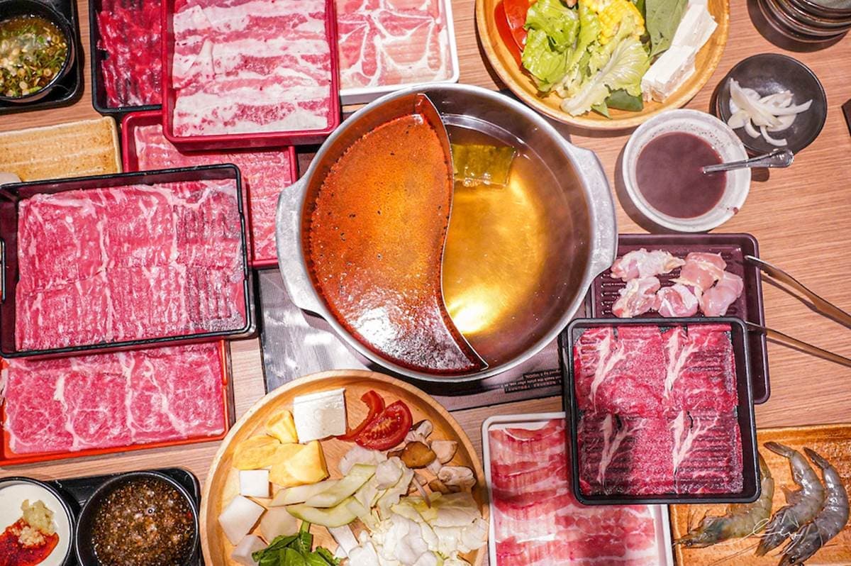 老闆超佛心！全台10家500元內火鍋吃到飽：250元有50種食材、獨門中藥麻辣鍋