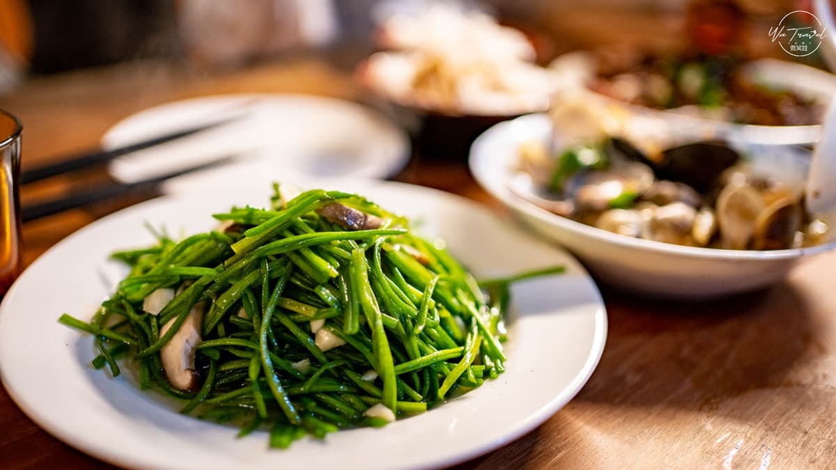 隱藏版漁村料理!金山紅磚老屋必嘗「酒蒸蛤蜊」,招牌酥炸小卷唰嘴又下飯 隱藏版漁村料理!金山紅磚老屋必嘗「酒蒸蛤蜊」,招牌酥炸小卷唰嘴又下飯