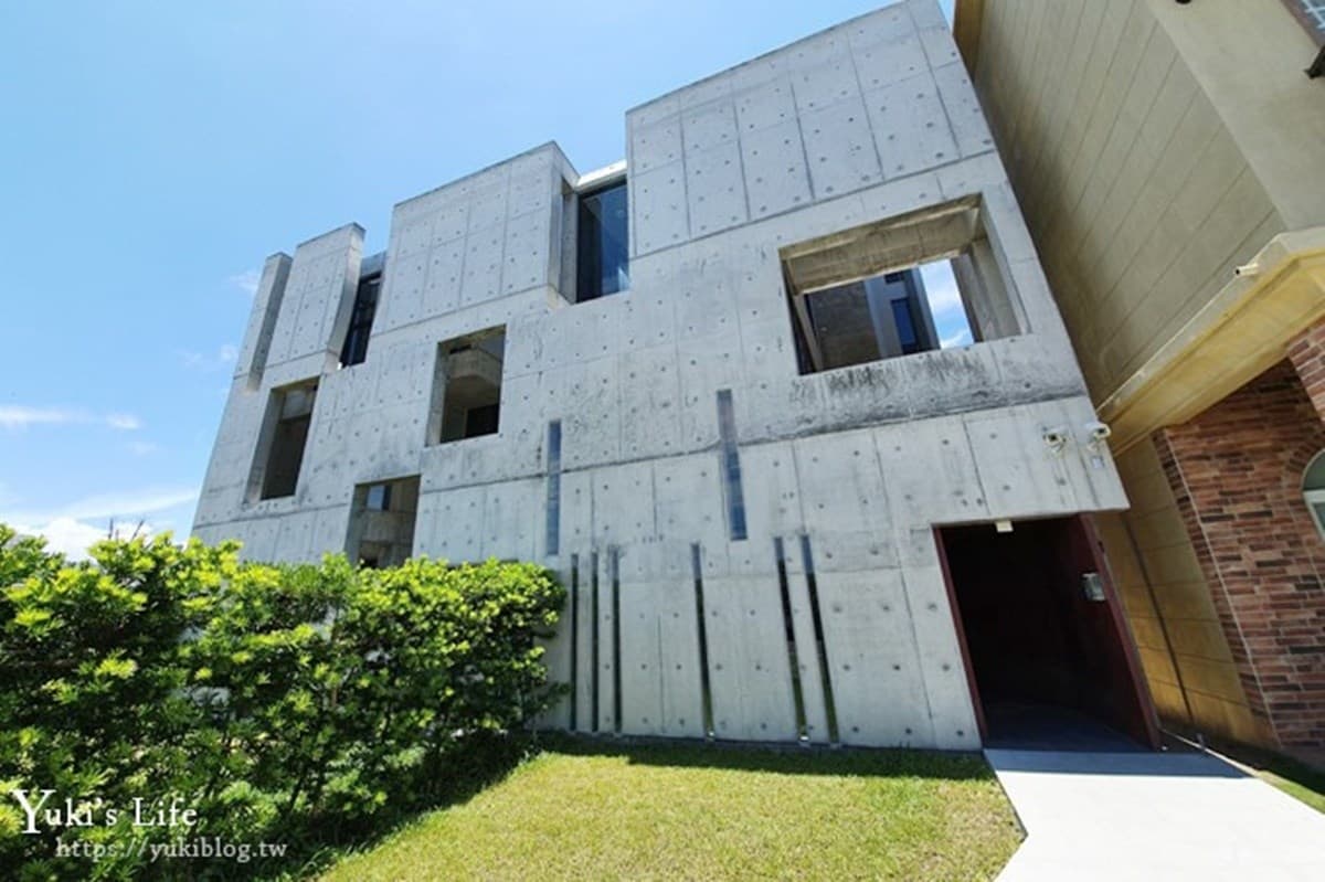 網美必住！墾丁「清水模民宿」打卡絕美窗景，祕密通道直達海灘賞夕陽