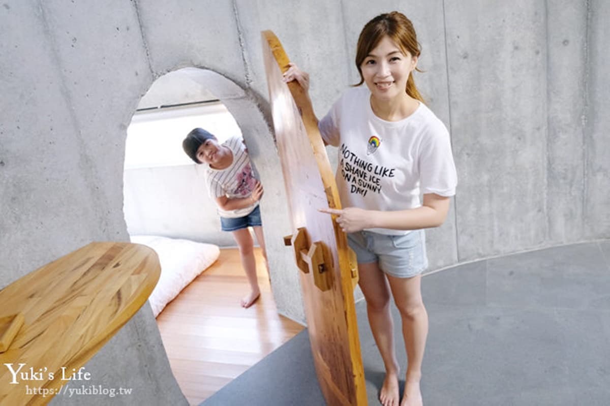 網美必住！墾丁「清水模民宿」打卡絕美窗景，祕密通道直達海灘賞夕陽