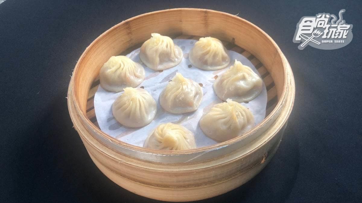 在地人激推！板橋麻辣湯包一咬就爆汁，手工現包來晚搶不到