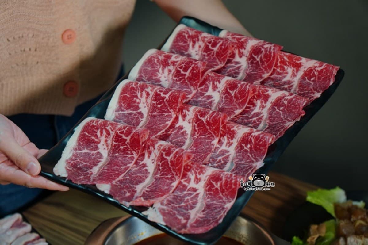 龍蝦買一送一！台南「高CP值麻辣鍋」壽星肉盤免費升級，豆腐、鴨血一咬爆汁