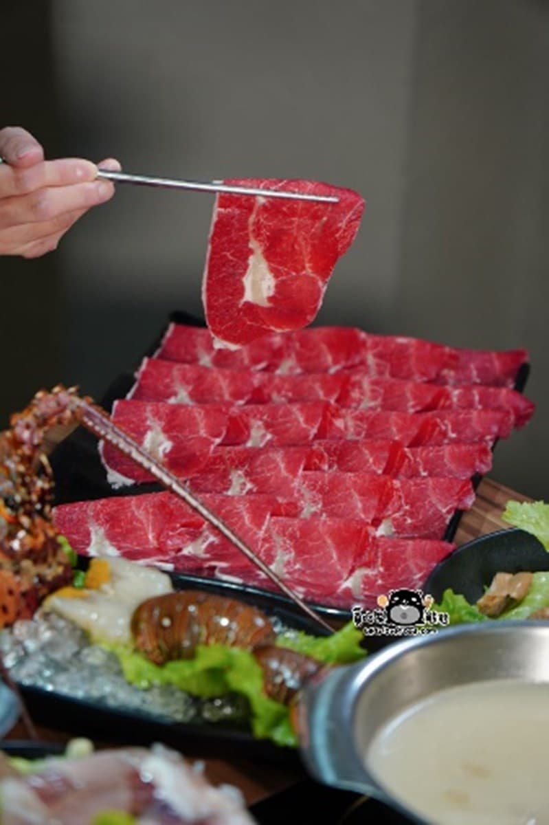 龍蝦買一送一！台南「高CP值麻辣鍋」壽星肉盤免費升級，豆腐、鴨血一咬爆汁