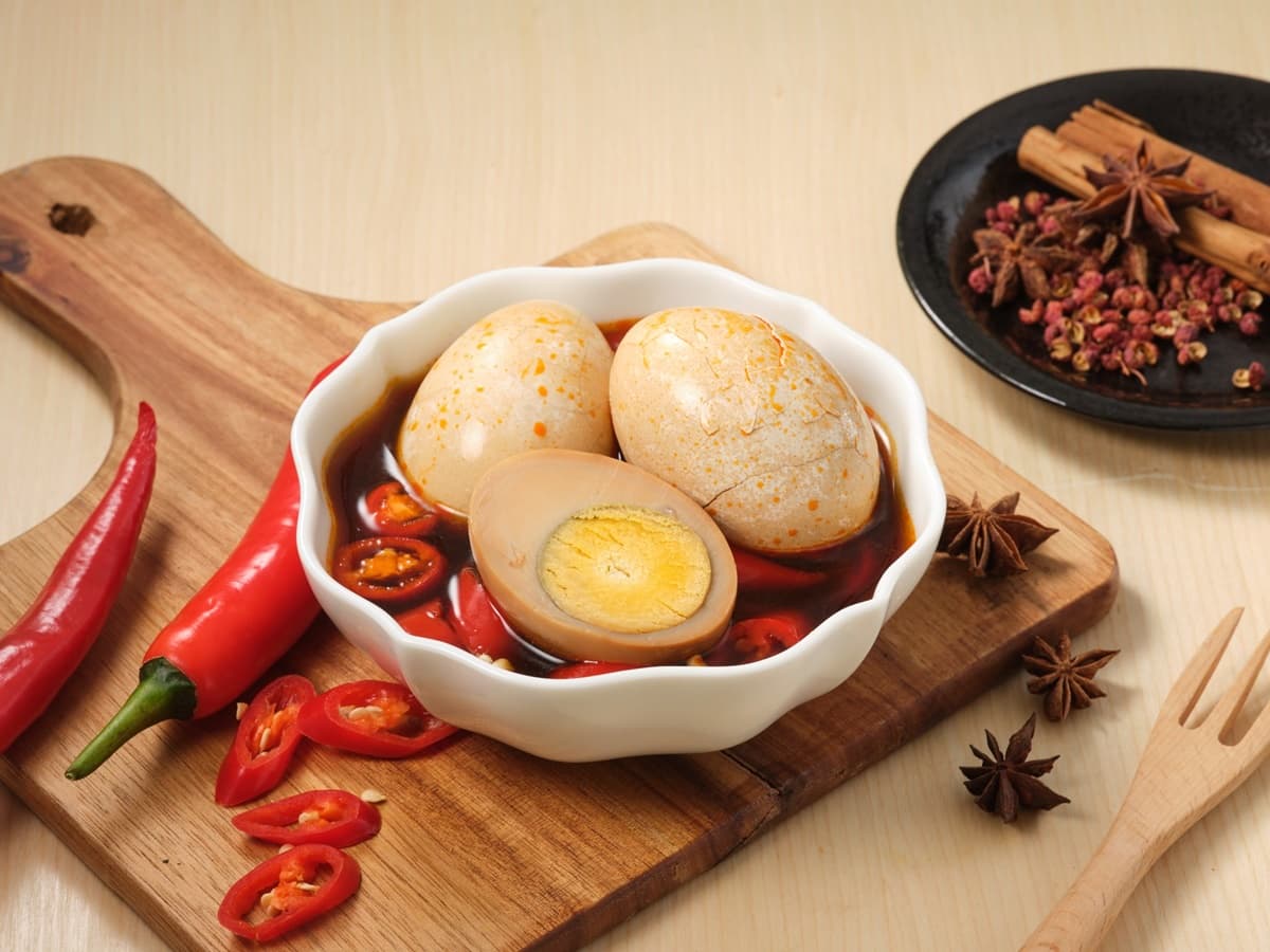 全家隱藏版「鼎王麻辣蛋」超銷魂！12/1限店開賣，還有飲品加１元送茶葉蛋好康