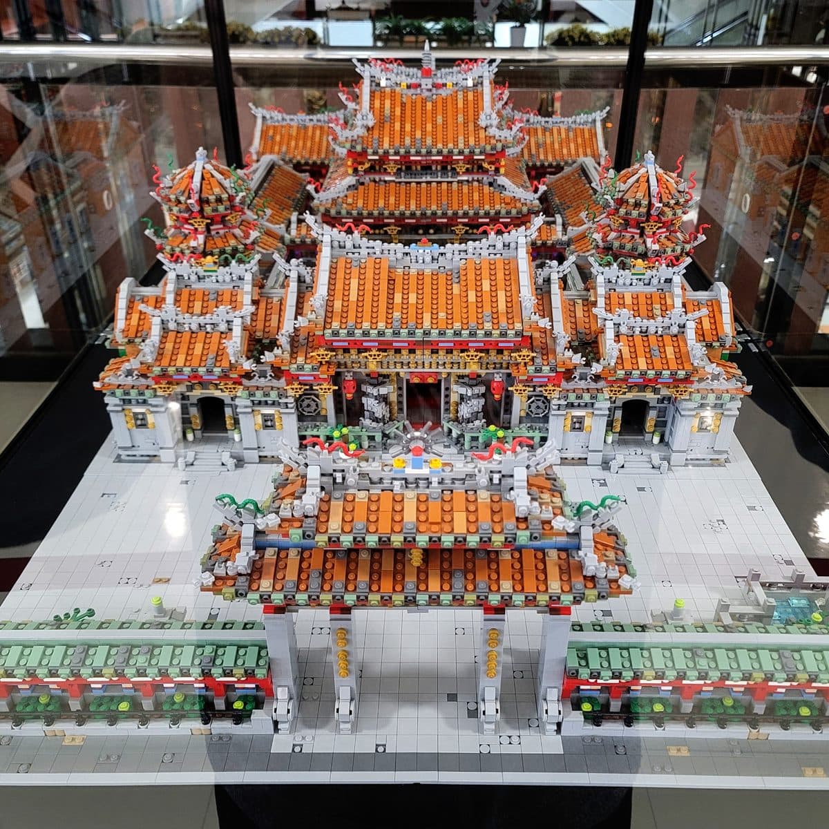 新北首座「白金樂園」！耶誕城３大百貨打卡點，必拍甜點市集、哈利波特場景