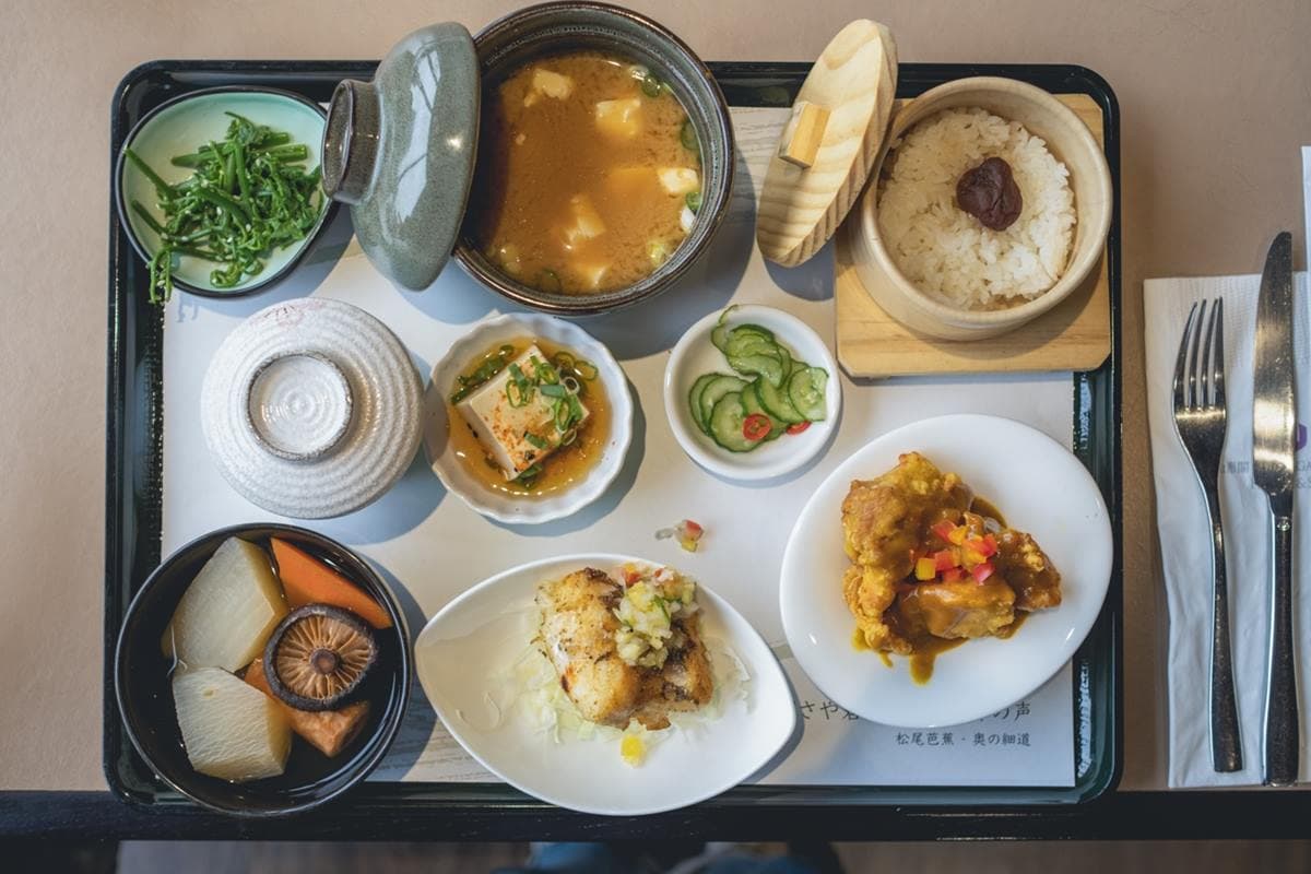 網美宜蘭泡湯首選！日式飯店打卡高空溫泉浴缸，吃早餐也能遠眺蘭陽平原