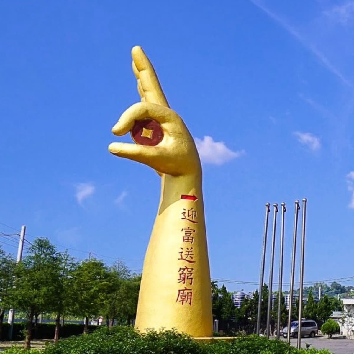 過年走春必拜！桃園超巨大「彩色聖杯」，６色聖杯＋銅錢金手招財氣