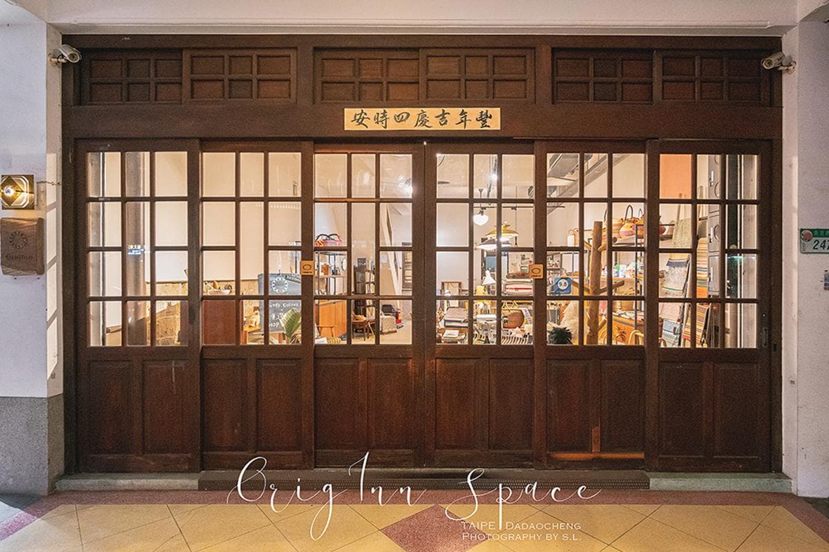 1秒穿越舊時光!入住大稻埕「老洋樓旅館」聽古董黑膠,還能打卡超萌貓明星 1秒穿越舊時光!入住大稻埕「老洋樓旅館」聽古董黑膠,還能打卡超萌貓明星