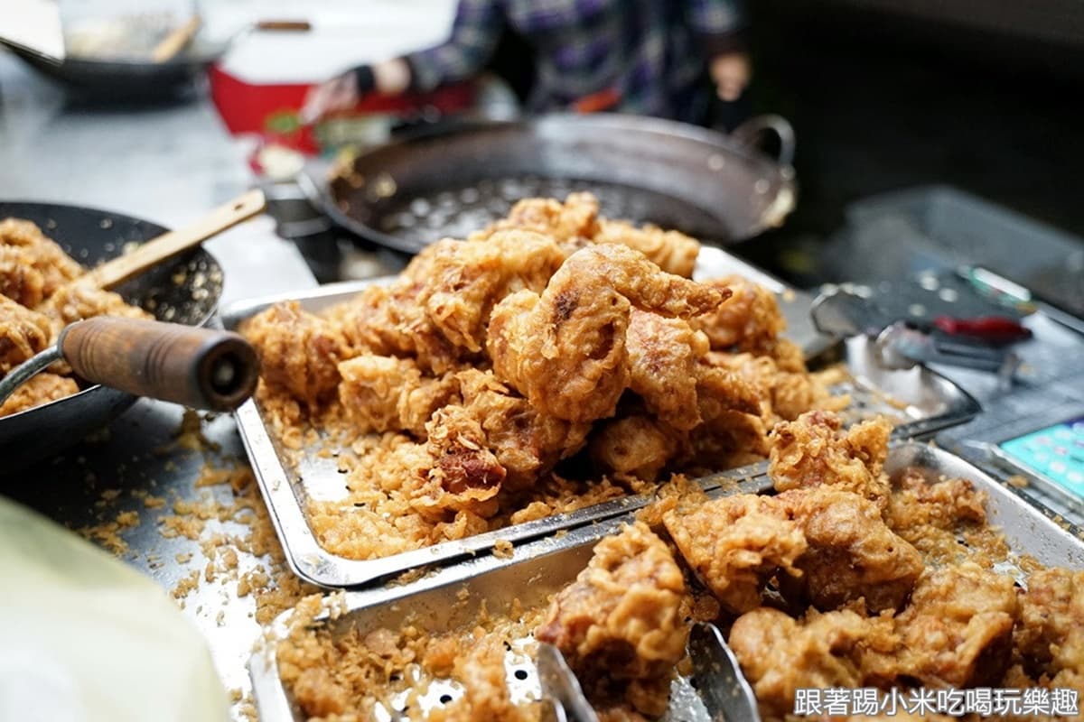 想吃追粉專！幽靈餐車大分量「炸雞炒飯」滿到蓋不起來，先搶隱藏版口味