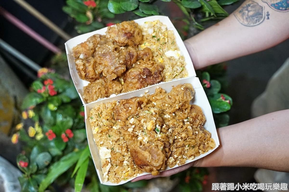 想吃追粉專！幽靈餐車大分量「炸雞炒飯」滿到蓋不起來，先搶隱藏版口味