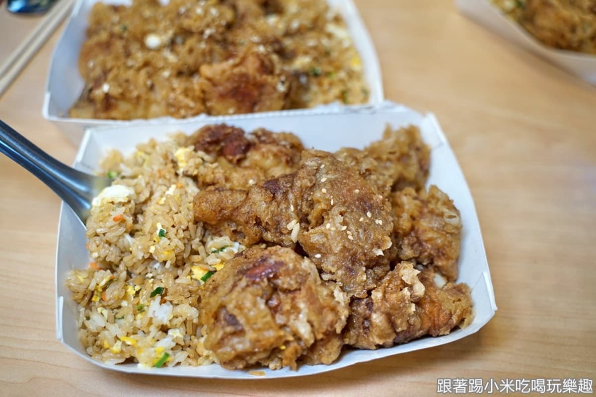 想吃追粉專！幽靈餐車大分量「炸雞炒飯」滿到蓋不起來，先搶隱藏版口味