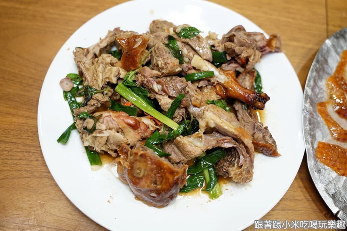 CP值超高！新竹「排隊烤鴨」半隻只要290元，必搭手工自製餅皮最對味