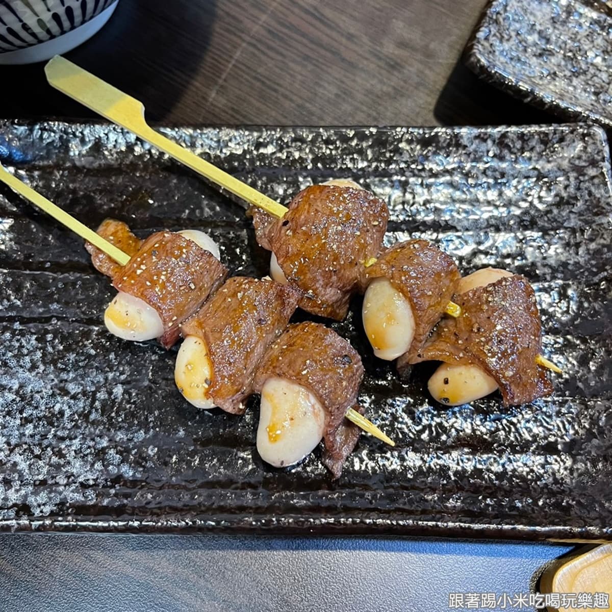 凌晨２點吃得到！新竹「深夜日料」推超浮誇雞佛餐，先嗑A5和牛卷雞佛