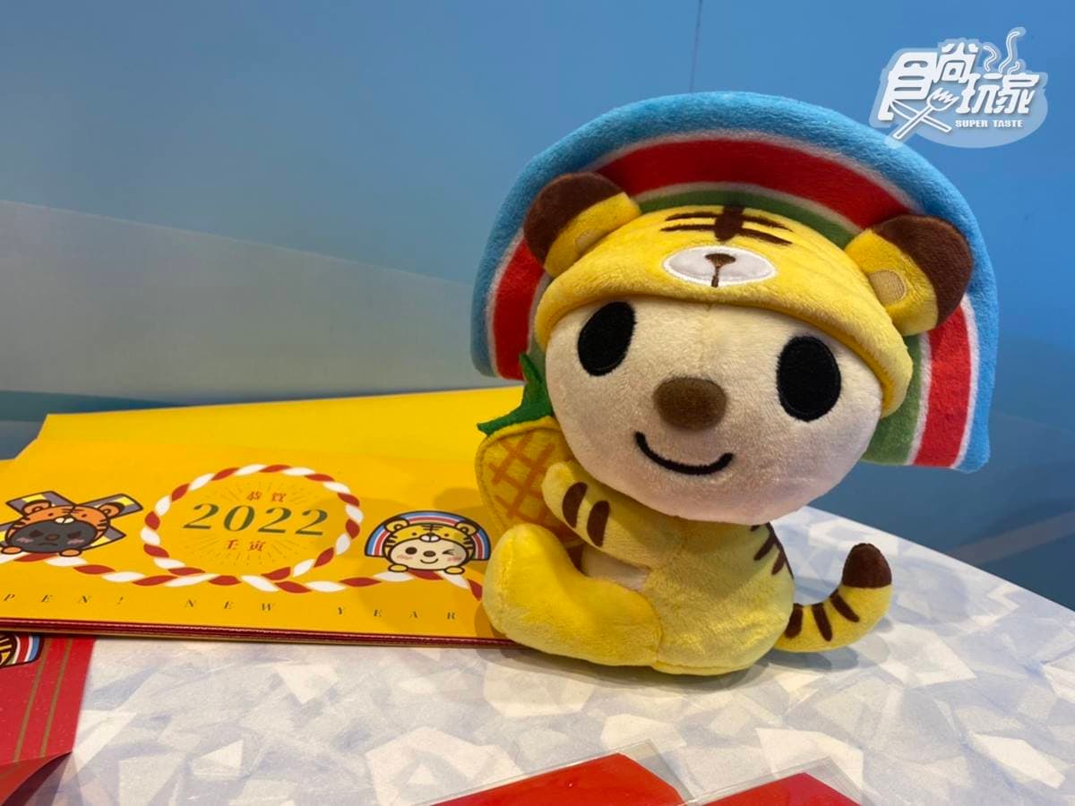 鐵粉激動了！7-11超生火新春小物：KITTY和風撲滿、胖虎圓滾滾飲料袋