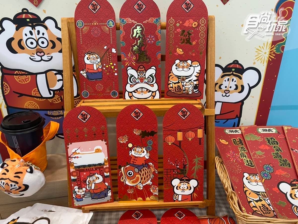 鐵粉激動了！7-11超生火新春小物：KITTY和風撲滿、胖虎圓滾滾飲料袋