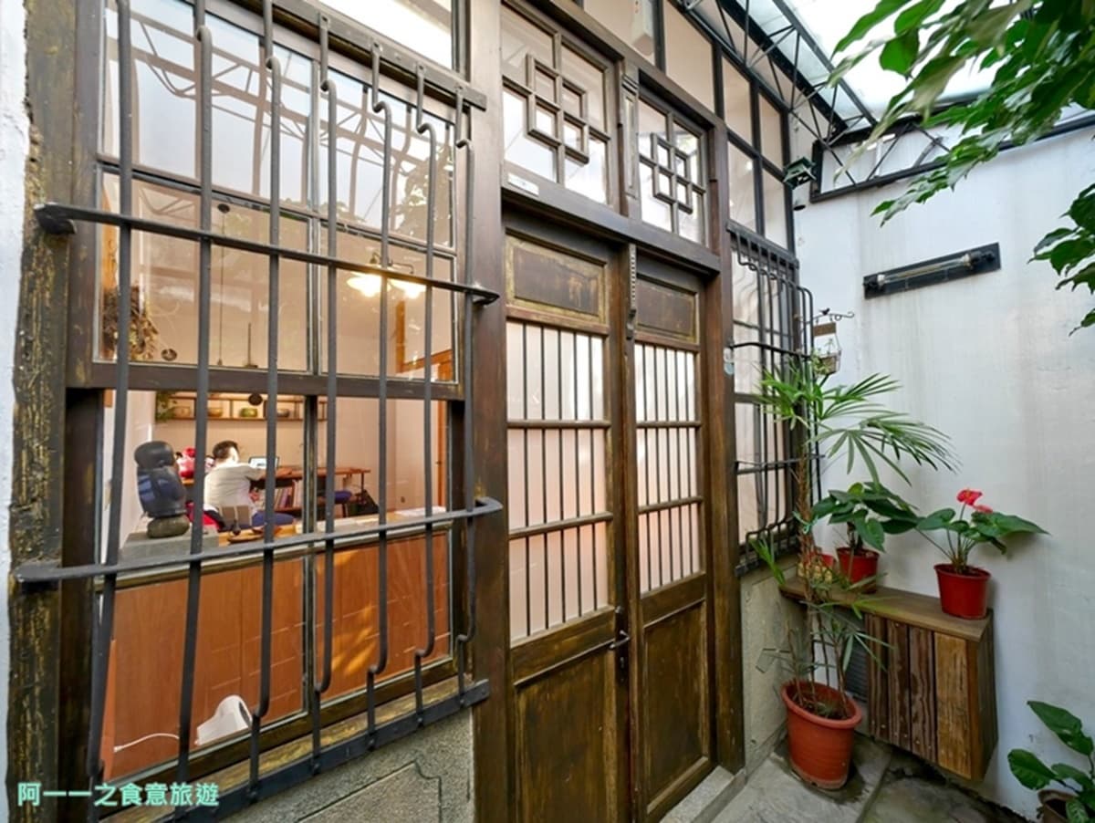２人就能包棟！台南日式「老屋民宿」打卡絕美天井，還能爽泡超大夢幻浴池