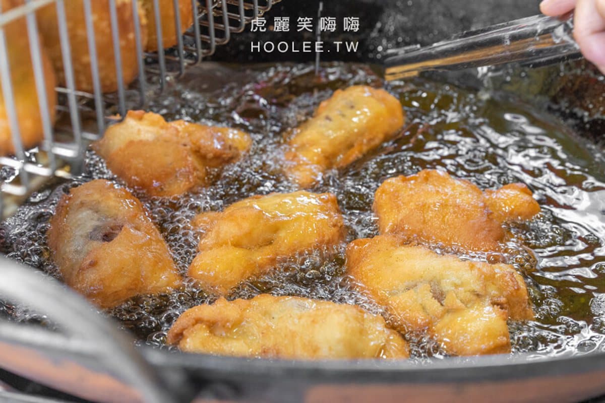 60年人氣小吃！現炸雞蛋酥１個只要20元，「咖哩口味」吃得到滿滿肉餡加蔥花
