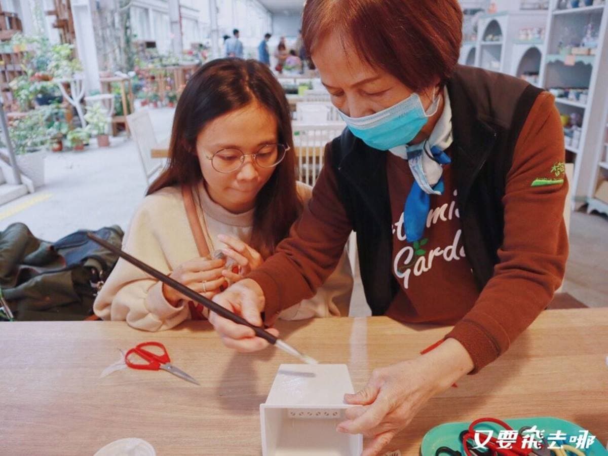 全台首座「香味主題館」!必拍夢幻白色玻璃屋、天空步道,還有彩繪盆栽DIY 全台首座「香味主題館」!必拍夢幻白色玻璃屋、天空步道,還有彩繪盆栽DIY