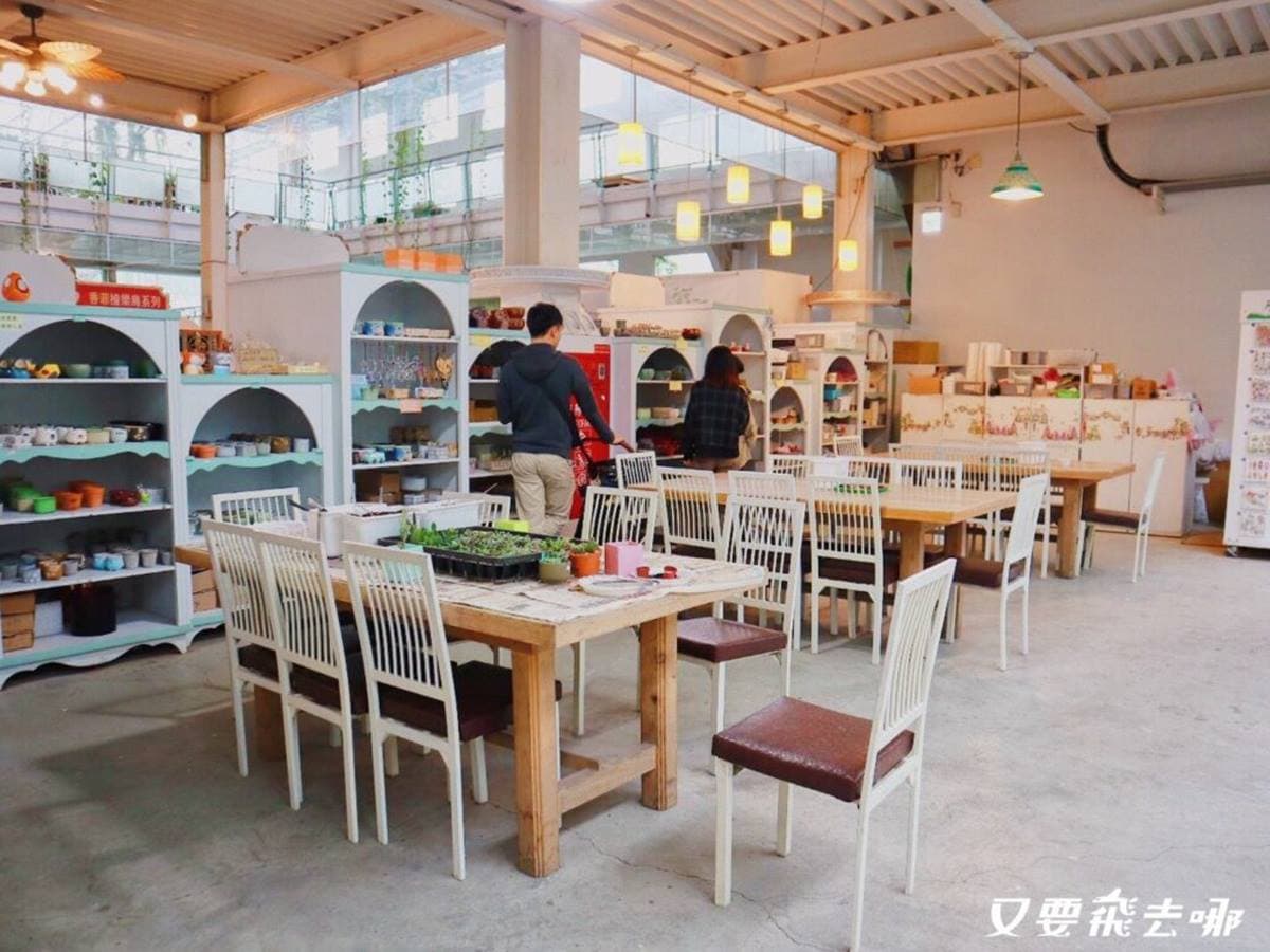 全台首座「香味主題館」!必拍夢幻白色玻璃屋、天空步道,還有彩繪盆栽DIY 全台首座「香味主題館」!必拍夢幻白色玻璃屋、天空步道,還有彩繪盆栽DIY
