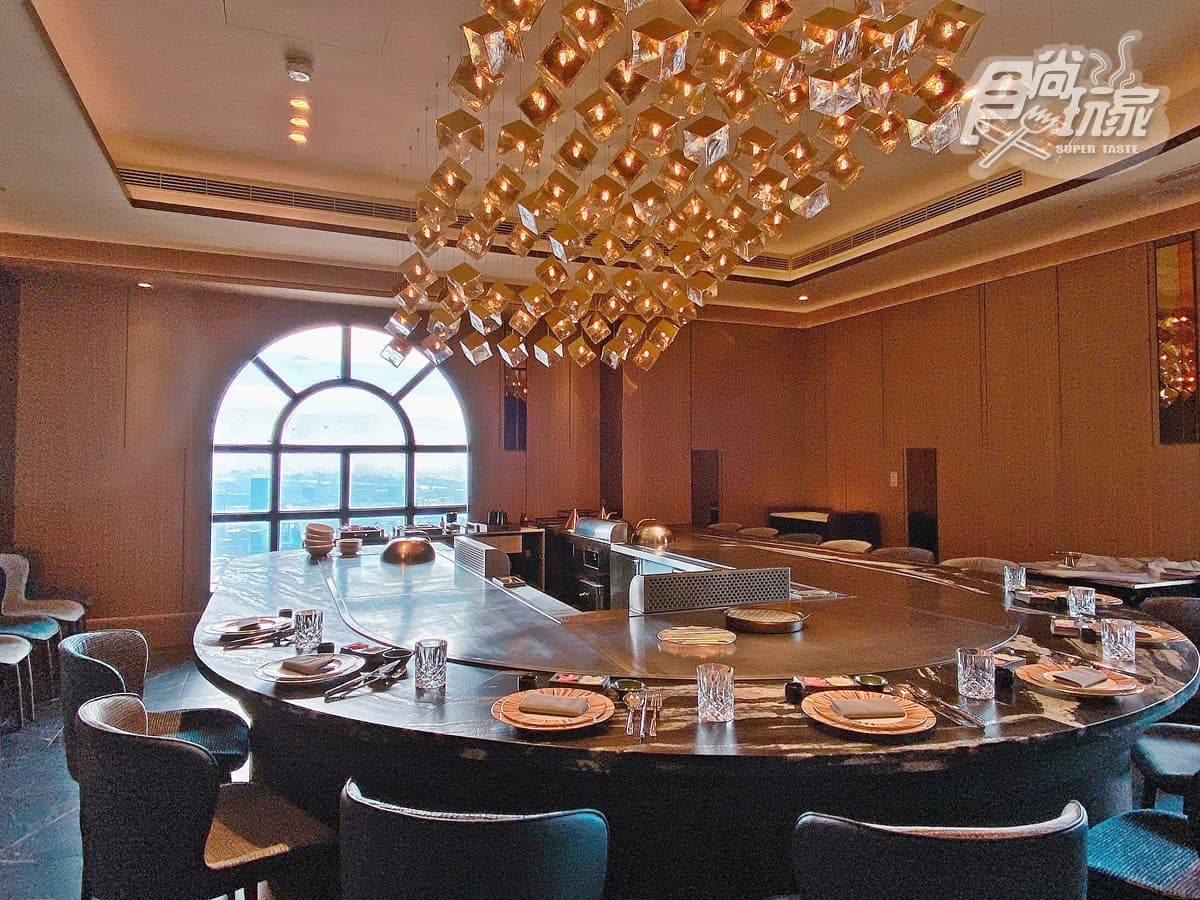 南霸天飯店3品牌大變身!鐵板燒前菜就吃鮑魚,網美餐酒館用旅行箱出餐 南霸天飯店3品牌大變身!鐵板燒前菜就吃鮑魚,網美餐酒館用旅行箱出餐