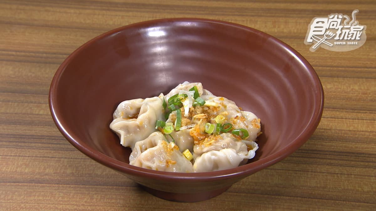 「麻辣抄手」外皮很薄，內餡很飽滿。