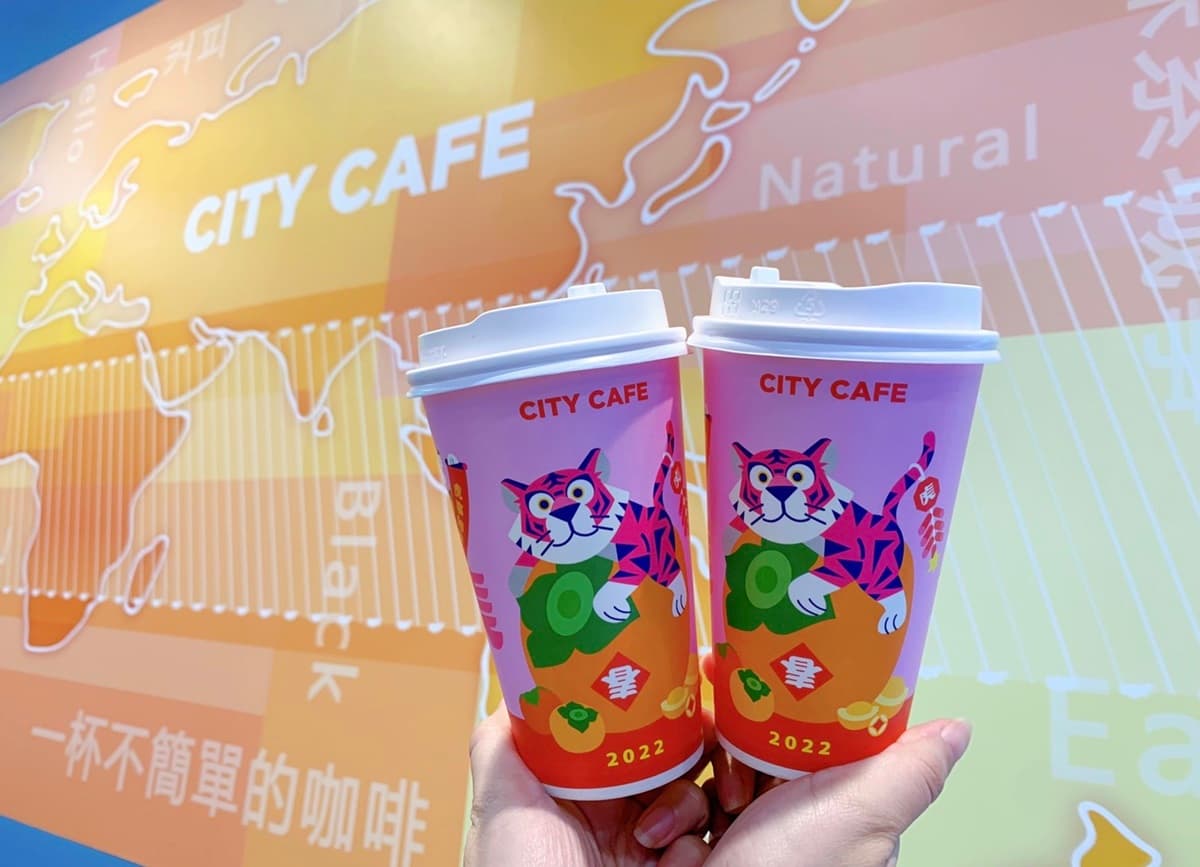 咖啡買８送８！7-11春節限時３天享88折、滿額再送優惠券，拿鐵21杯888元快囤