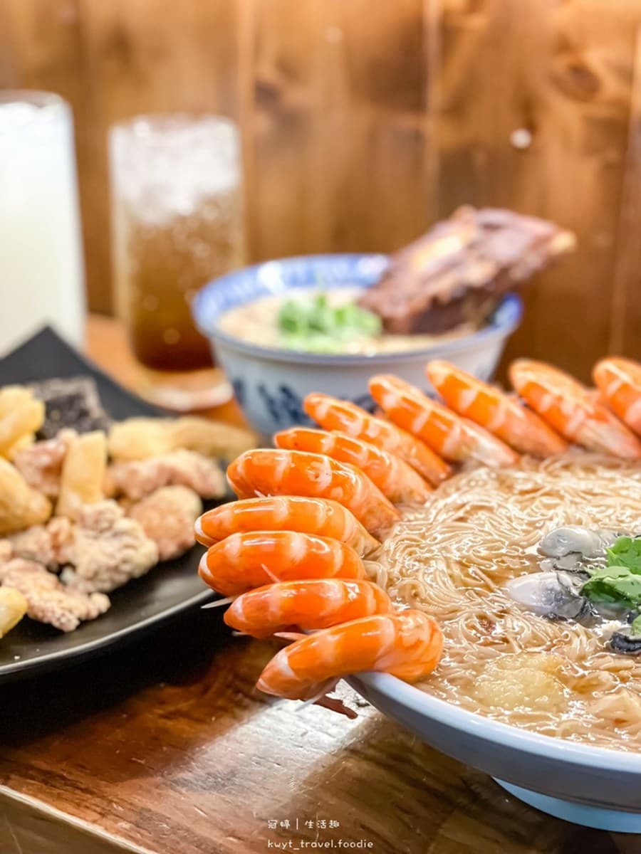 4.3星高評價！新竹「超浮誇麵線」１碗有12尾鮮蝦，２大根豬肋排麵線也必點