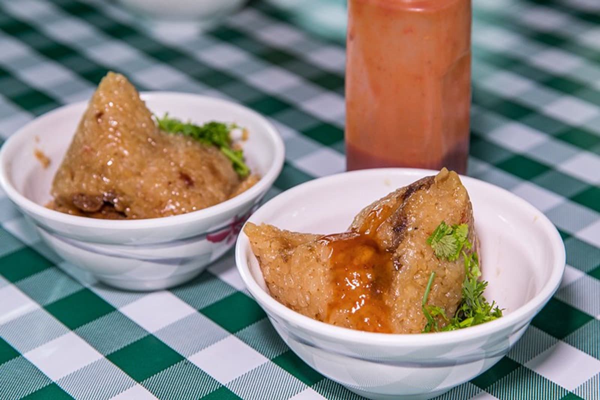 吃貨激推No.1！「巨大叉燒乾麵」藏在百年林場裡，１碗有２片比拳頭還大