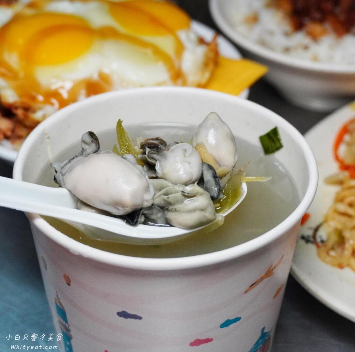 蛋黃土石流！療癒系「波霸滷肉飯」夯爆IG，半熟雙蛋黃＋起司片一吃上癮