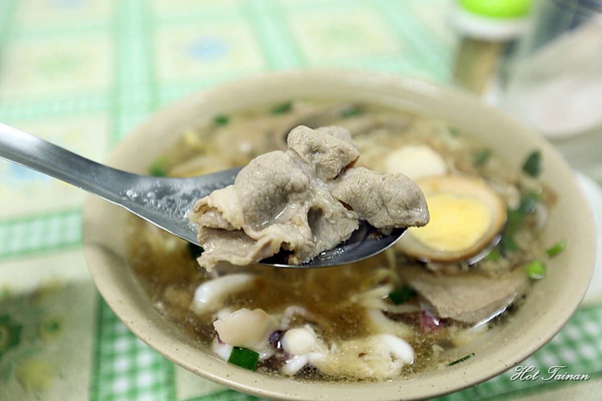 想吃先拿號碼牌!台南乾、濕3吃海產麵藏在市場裡,滿滿豬肝加花枝只要60元 想吃先拿號碼牌!台南乾、濕3吃海產麵藏在市場裡,滿滿豬肝加花枝只要60元