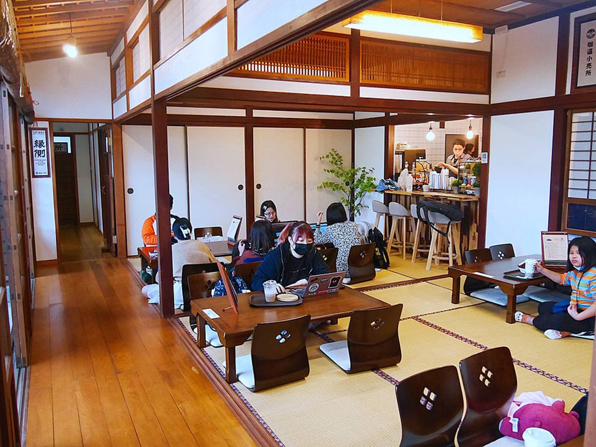 呼叫柴犬控！花蓮「日式古蹟咖啡廳」打卡必點超萌柴田燒，還有店狗柴柴陪吃