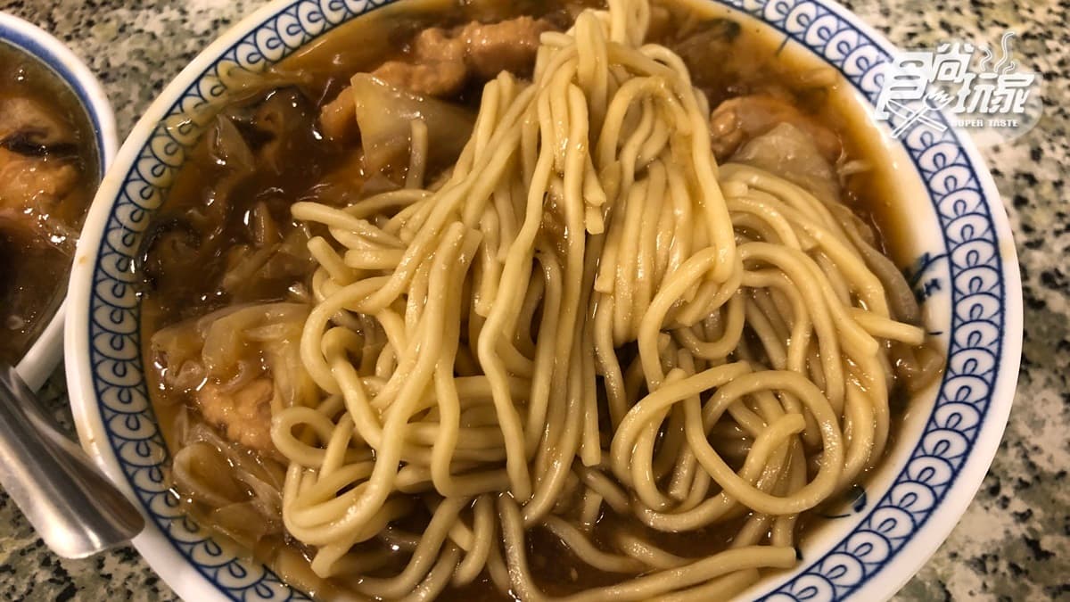 飄香70年！嘉義「老字號肉羹」脆口有嚼勁，再加五印醋更對味