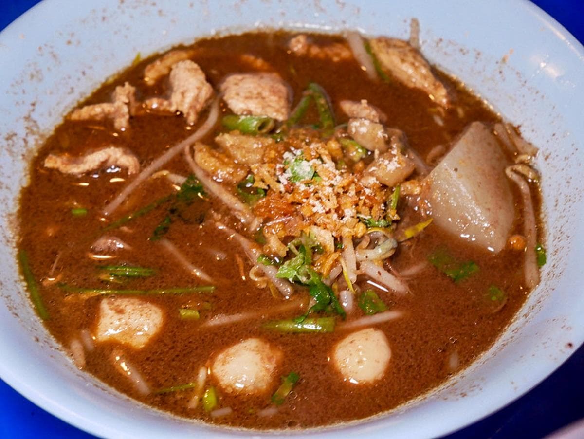 最貴餐點只要55元!排隊「泰式小吃攤」藏身市府站巷弄,必嘗道地泰式米粉湯 最貴餐點只要55元!排隊「泰式小吃攤」藏身市府站巷弄,必嘗道地泰式米粉湯