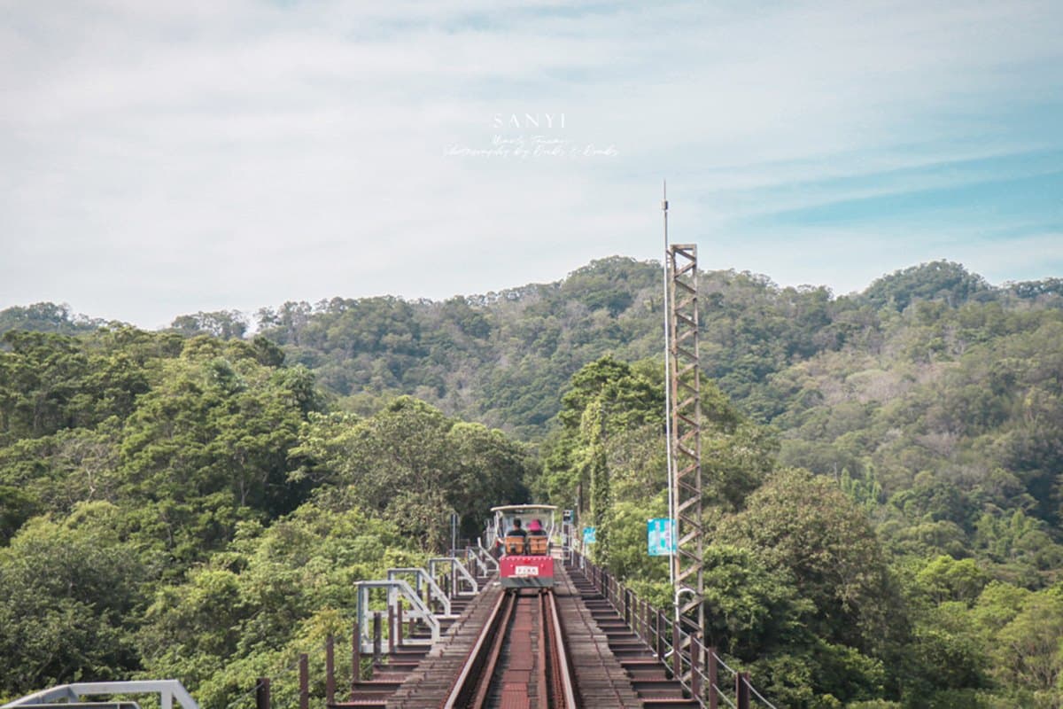 宛如進入時光隧道！苗栗「鐵道自行車」眺望火炎山美景，探險隱藏版斷橋祕境
