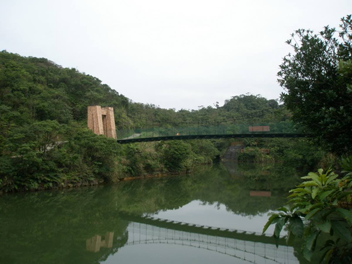 約會先止步!網傳7處「情侶禁地」分手率極高,超夯觀景吊橋、天鵝湖都NG 基隆情人湖