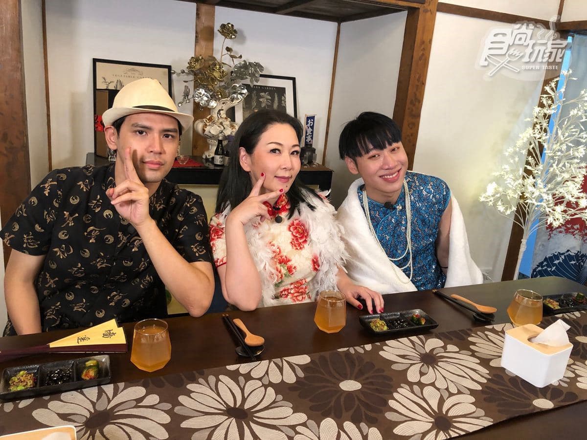 《魚肉鄉民》金曲歌后返鄉遊!嘗阿姨手路菜突哽咽,曝童年往事逼哭陳零九 《魚肉鄉民》金曲歌后返鄉遊!嘗阿姨手路菜突哽咽,曝童年往事逼哭陳零九