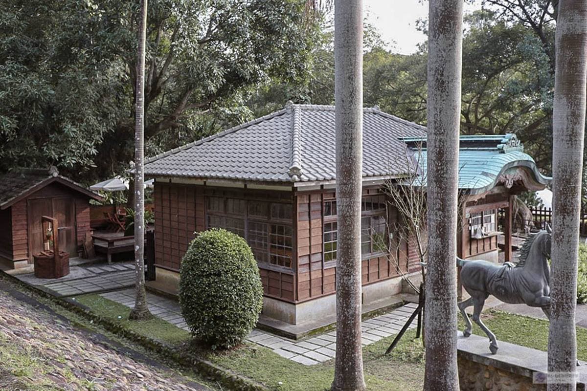 桃園新景點入夜更美！巨型月球降落「日本神社」，還有全台唯一「花手水舍」
