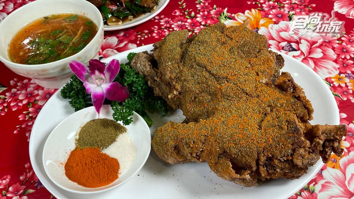 想吃先預訂！台北陝西菜館必點整隻「酥炸羊腿」，皮脆肉嫩一咬就化開