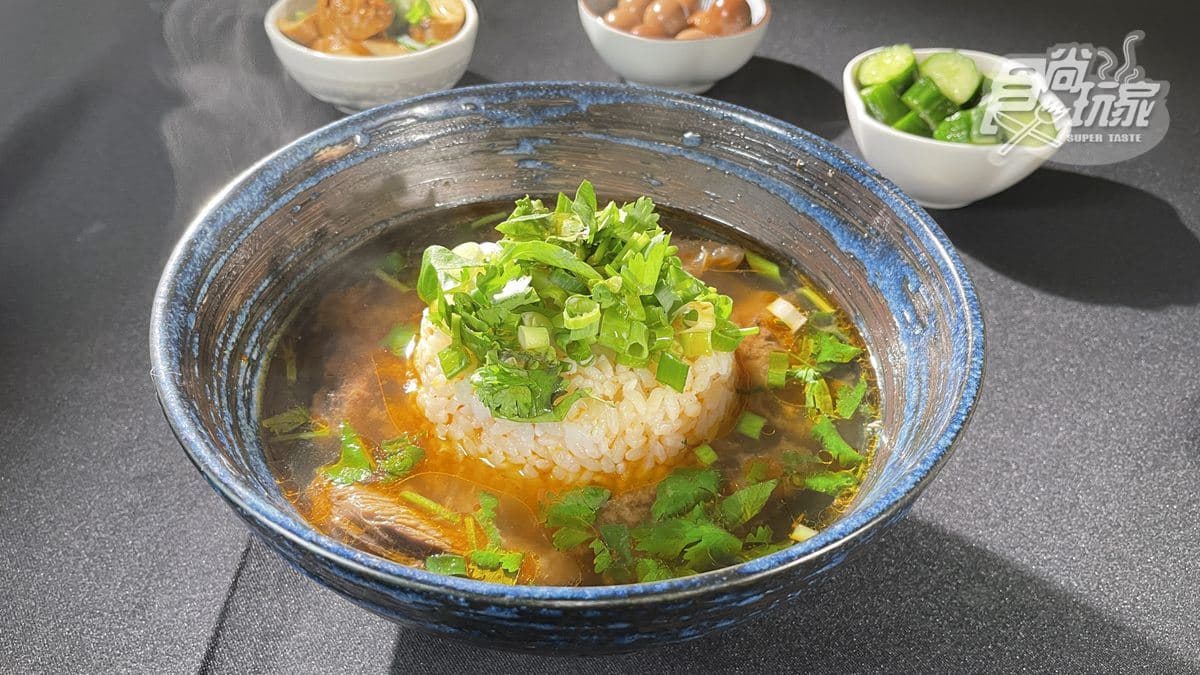 圖為阿熹羊肉麵的餐點「紅燒羊肉泡飯」。