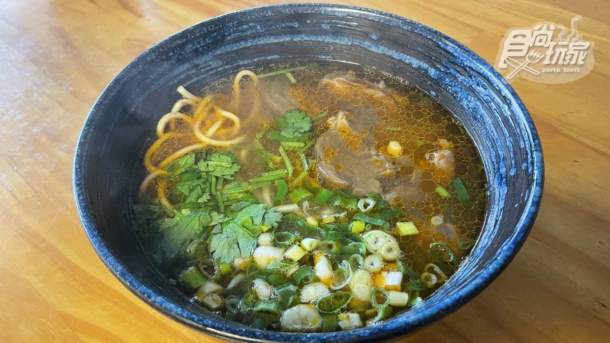 圖為阿熹羊肉麵的餐點「紅燒羊肉麵」。