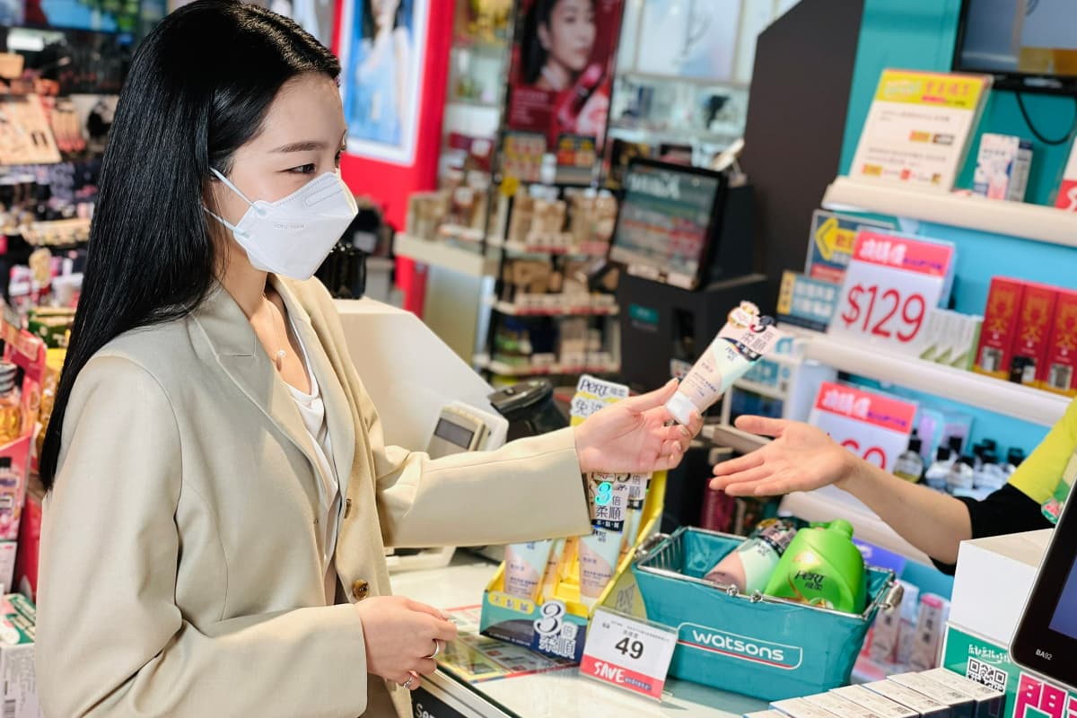 藥妝店隱藏黑馬「免沖洗護髮神器」上架狂補貨，現在加購只要49元，網友讚：梳子可以丟了