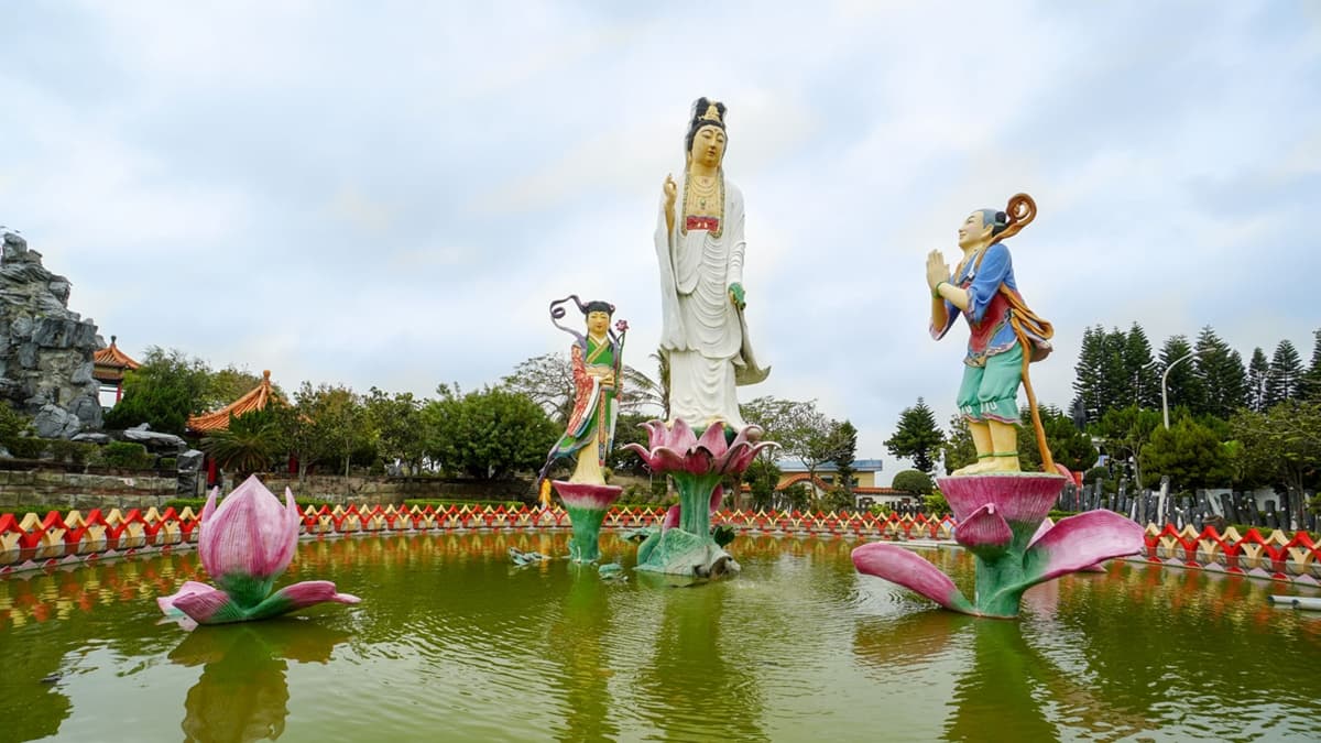 公園有不少奇山異石、神仙雕像等，很適合邊走邊拍。（圖片來源：猴子【東】遊記）