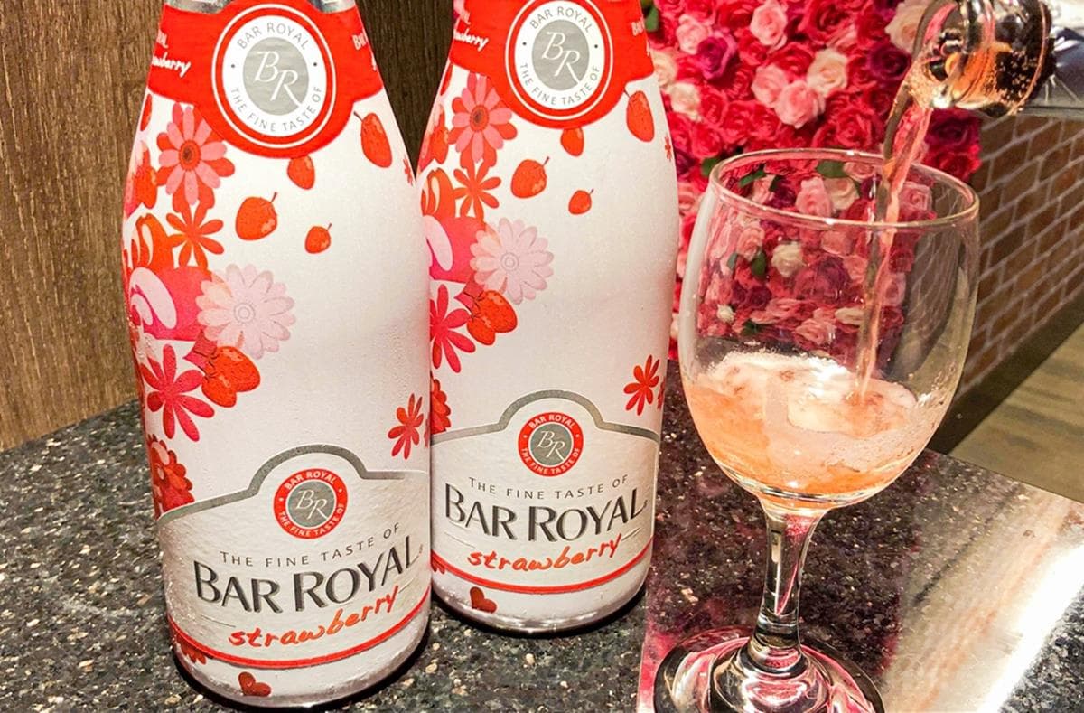 大湖草莓吃到飽、氣泡酒暢飲！新馬辣草莓季開跑，免費升級卜卜蜆雞腿鍋