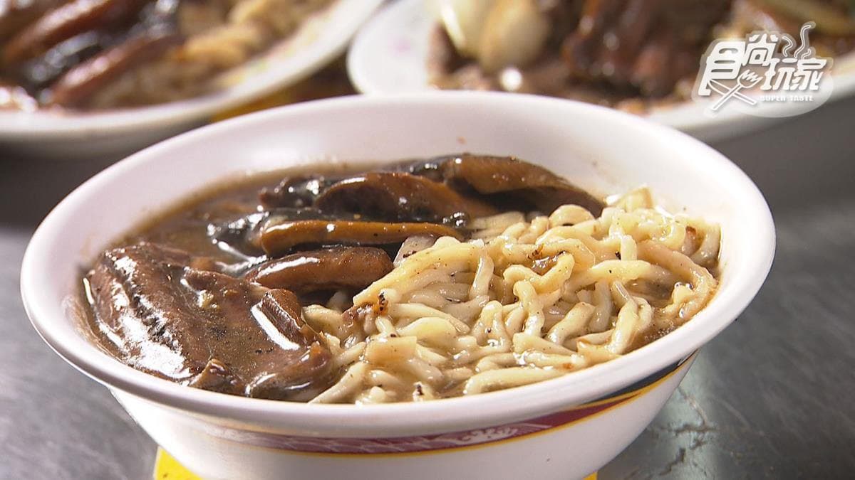 台南無人不知！40年「鱔魚意麵」乾濕都好吃，少見「鱔魚米粉」也必點
